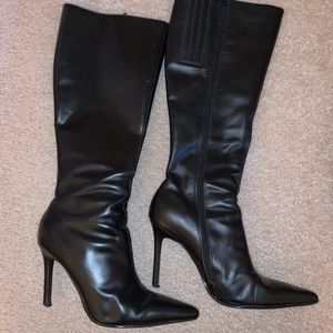 Colin Stuart heeled to the knee boots!